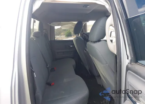 2018 Ram 1500 Slt 4X2 6'4 Box z USA, uszkodzony, nr VIN 1C6RR6GGXJS114605